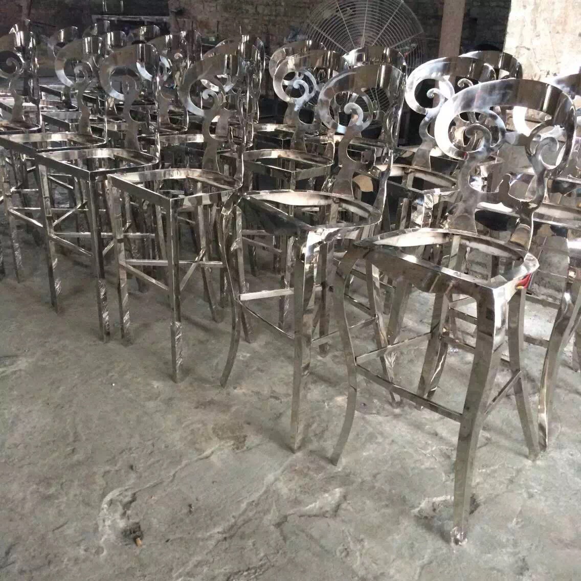 91视频污版网站钛金酒架